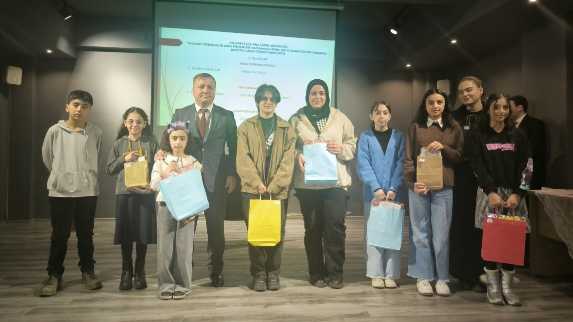 Öğrencilerimiz Hem Karnelerini Hem de Ödüllerini Aldılar.